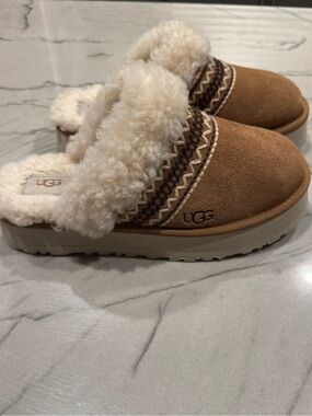 UGG Tasman Platform Slippers/Mules Chestnut Suede Shearling Size 9 Women’s